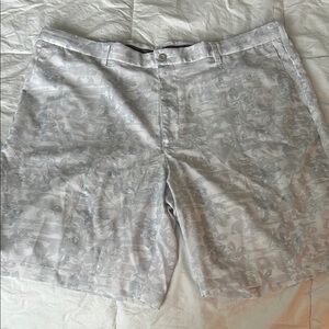PGA Tour Light Gray Floral Pattern Shorts